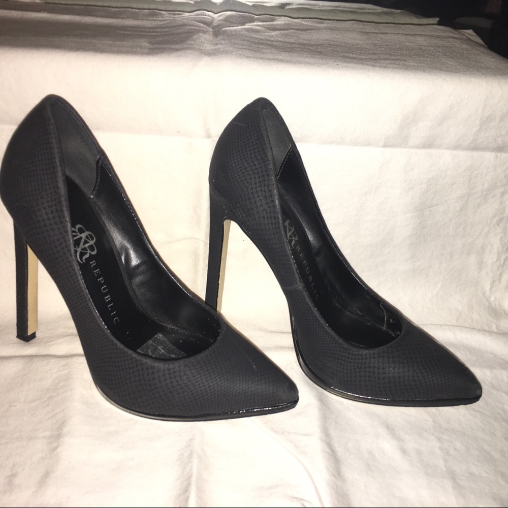 Rock & Republic Snake Skin Print Black Heels Sz 5